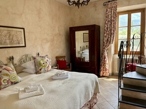 6 slaapkamers, een kluis op de kamer, een strijkplank/strijkijzer