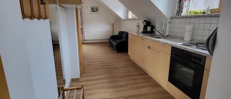 Fridge, stovetop, coffee/tea maker, electric kettle