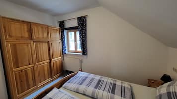 1 Schlafzimmer, Reisekinderbett, kostenloses WLAN, Bettwäsche