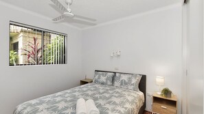 2 Schlafzimmer, Bügeleisen/Bügelbrett, Bettwäsche