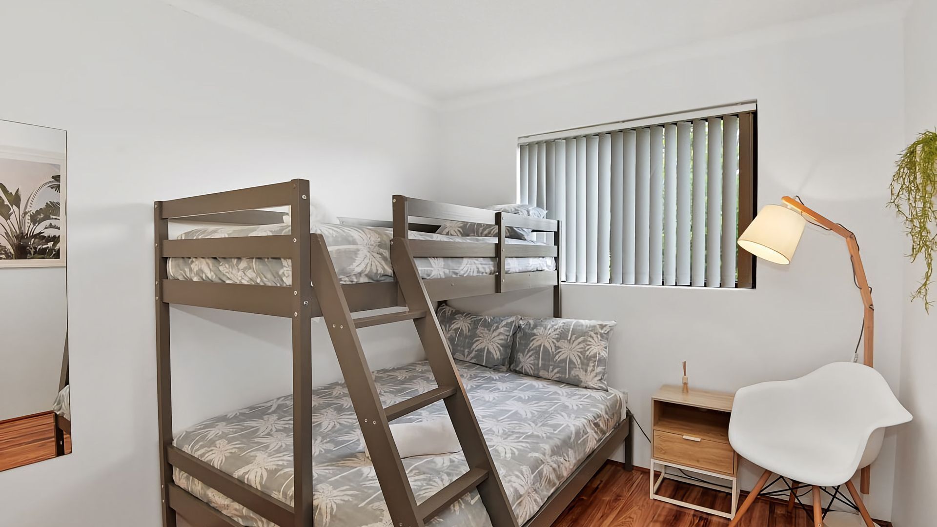 2 sovrum, strykjärn/strykbräda och sängkläder