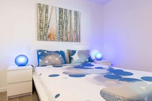 3 chambres, fer et planche à repasser, Wi-Fi, draps fournis