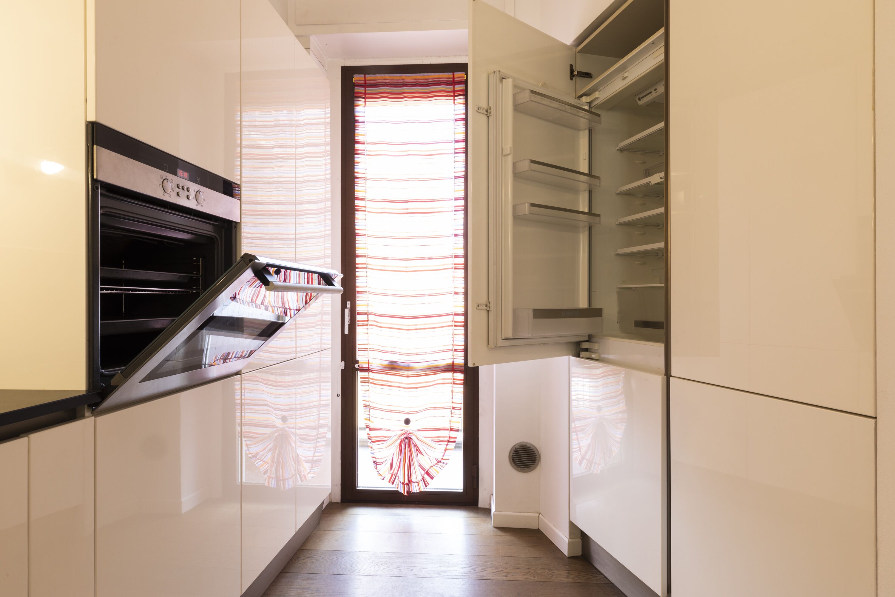 City Apartment | Private kitchen | Full-size fridge, microwave, oven, stovetop