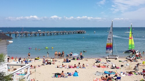 Single storey house in a quiet area near the sea, beach, port, restaurant and shops.