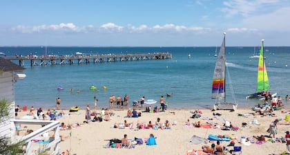 Single storey house in a quiet area near the sea, beach, port, restaurant and shops.