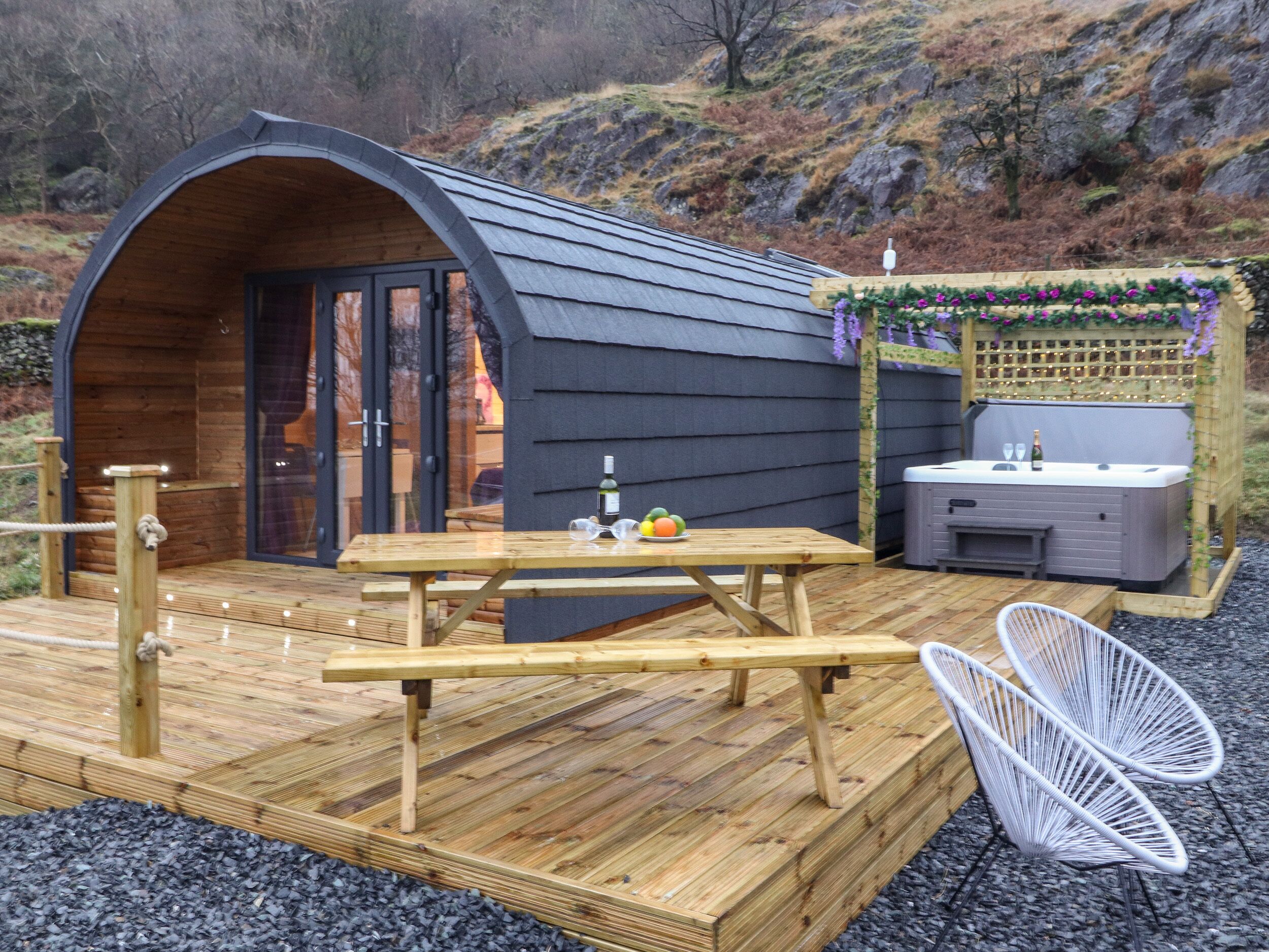 LOVIES PLACE - CROSSGATE LUXURY GLAMPING, pet friendly in Glenridding