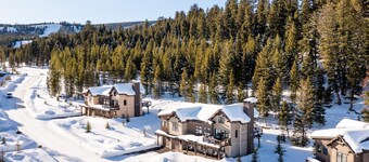 Luxury Ski-In/Ski-Out Mountain Home with Hot Tub! WiFi!
