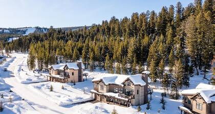 Luxury Ski-In/Ski-Out Mountain Home with Hot Tub! WiFi!