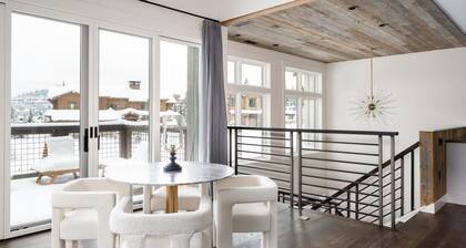 Festive Availability! Luxury Ski-In/Ski-Out Mountain Home with Hot Tub! WiFi!