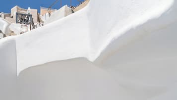 Cave Suite with Sunset View | Terrace/patio
