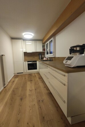 Fridge, microwave, oven, dishwasher - Lenk Unique by Interhome (Lenk)