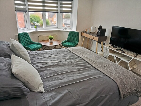 Habitación doble Premium, para no fumadores, vista parcial al mar | Escritorio, espacio para trabajar con laptop y wifi gratis