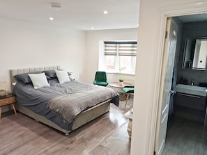 Habitación doble Premium, para no fumadores, vista parcial al mar | Escritorio, espacio para trabajar con laptop y wifi gratis