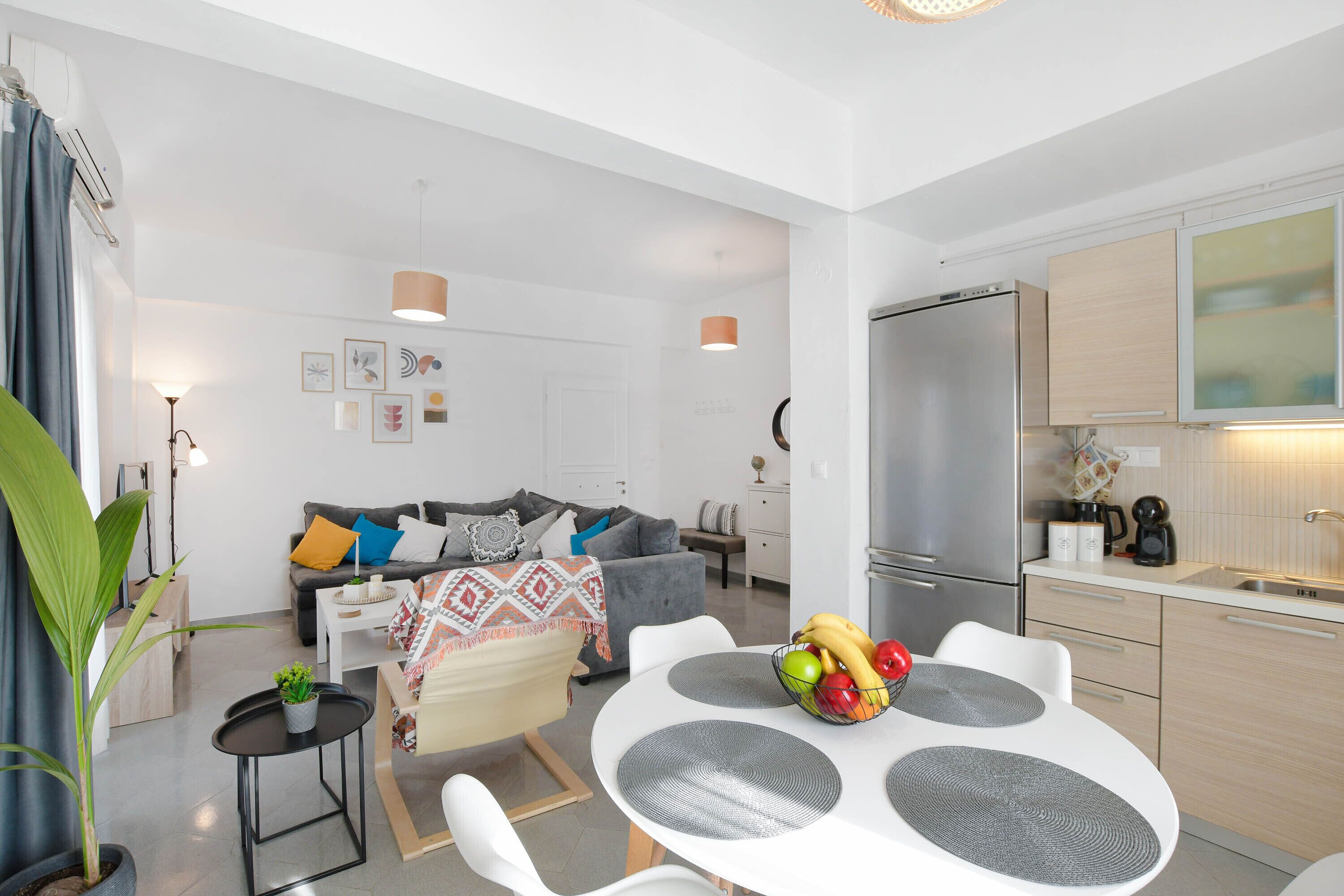 Full-sized fridge, microwave, oven, dishwasher