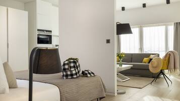 Junior Suite Family Terrace | Premium bedding, in-room safe, laptop workspace, blackout drapes
