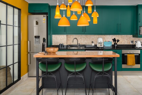Exclusive Apartment | Private kitchen | Fridge, microwave, oven, stovetop