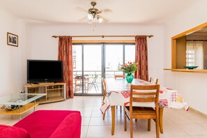 TV - Sagan Red Apartment, Armação de Pêra, Algarve (Armac¸a~o de Pe^ra)