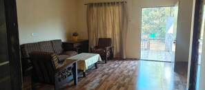 Family Triple Room | Living area