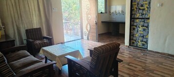 家庭三人房 | 起居区