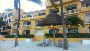 Front of property - Punta Me Apartment Beach Front Hotel (Cancun)