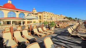 Front of property - Punta Me Apartment Beach Front Hotel (Cancun)