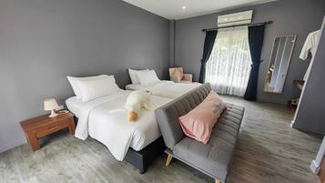 Comfort Room, 1 Bedroom, Sea View | In-room safe, individually decorated, individually furnished, desk