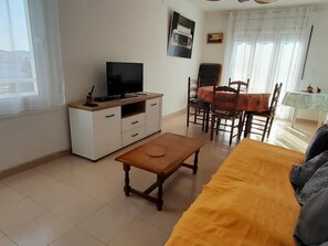 TV - Cozy Apartment in Peaceful Sant Genis, Llançà - Near Beaches and Activities (Llançà)