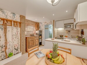 Fridge, oven, stovetop, dishwasher - 3-star Apartment in Tignes, 4/5 people, renovated, 39m², south (Tignes)