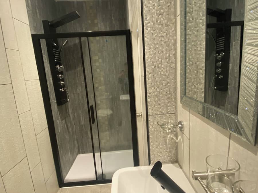 Kamar Deluks, 2 kamar tidur | Kamar mandi | Shower, perlengkapan mandi gratis, handuk, dan sabun