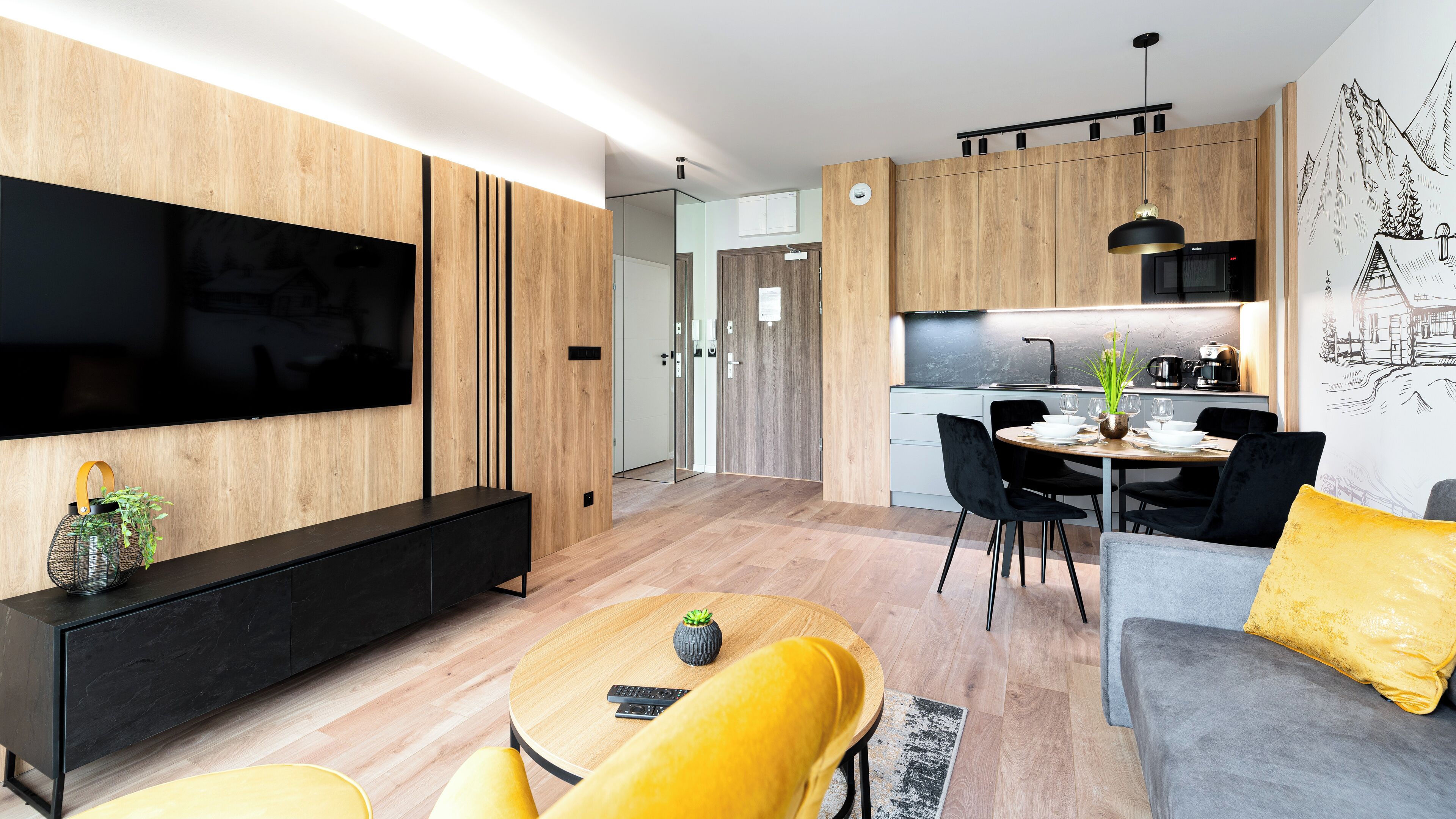 Deluxe Apartment (8/27 C) | Living area | Flat-screen TV