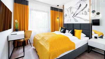 Deluxe Apartment (8/27 C) | Iron/ironing board, free WiFi, bed sheets