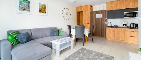 아파트 (8/16) | 거실 공간 | 평면 TV