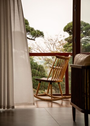 Three Bedroom Villa | Premium bedding, down comforters, memory foam beds, minibar