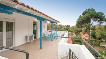 Two-Bedroom Standard Apartment | Balkon