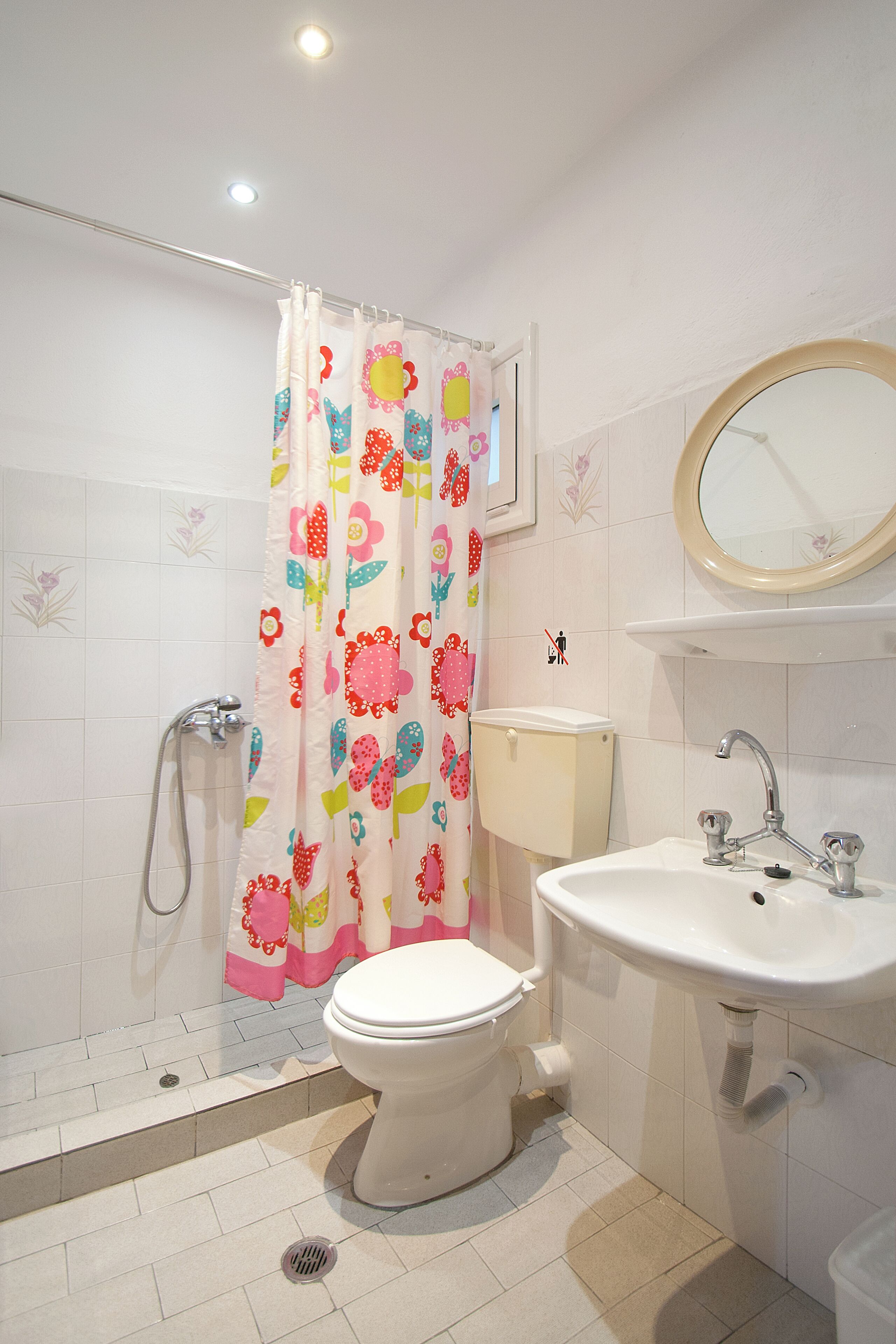 Standard Studio | Bathroom | Shower, towels, toilet paper