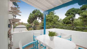 Two-Bedroom Standard Apartment | Vista do quarto