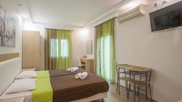 Standard Studio | Free WiFi