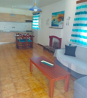 Two-Bedroom Standard Apartment | Eigene Küche | Mini-Kühlschrank, Herdplatte, Kochgeschirr/Geschirr/Besteck