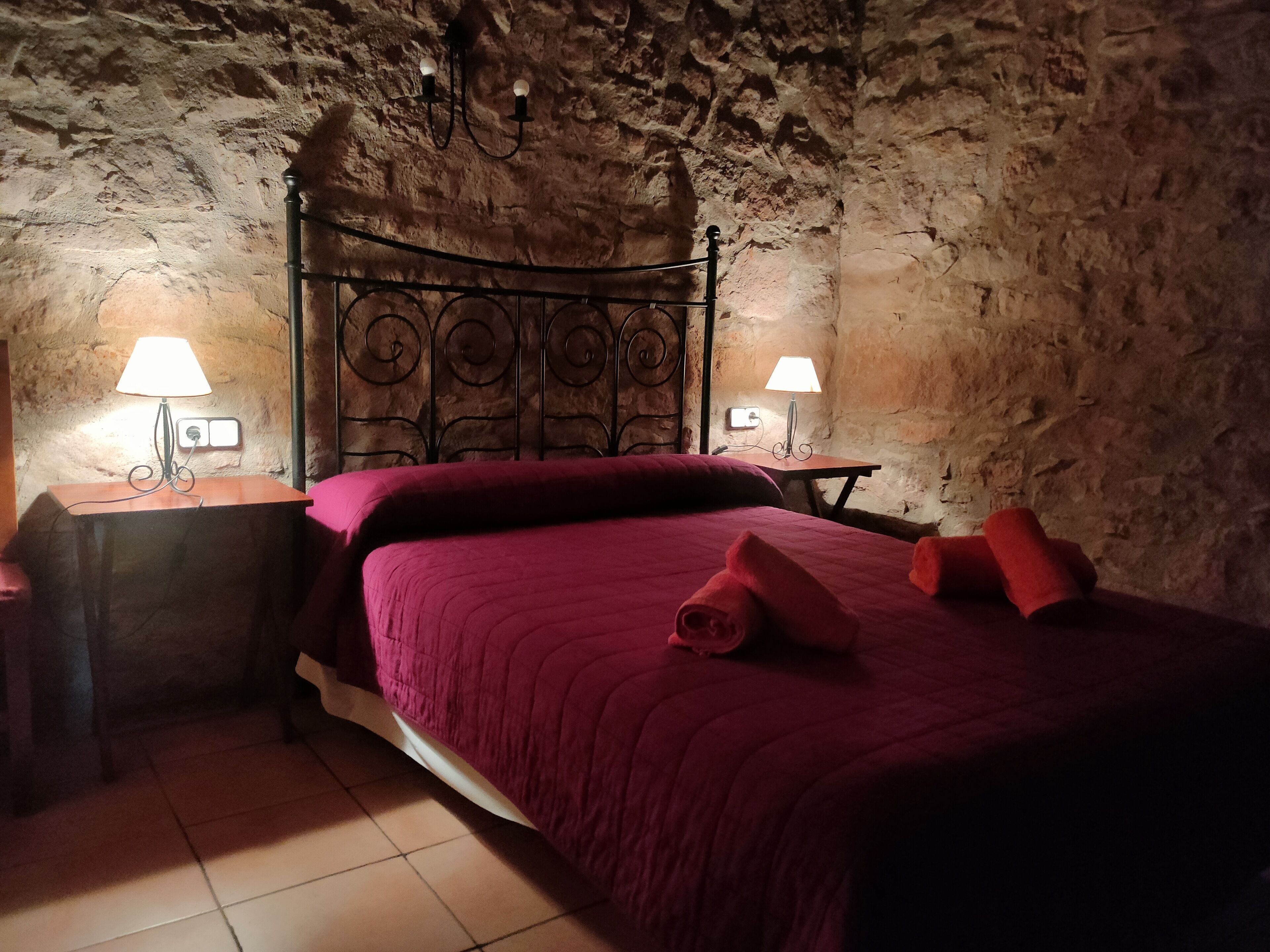 6 bedrooms, iron/ironing board, free WiFi, bed sheets