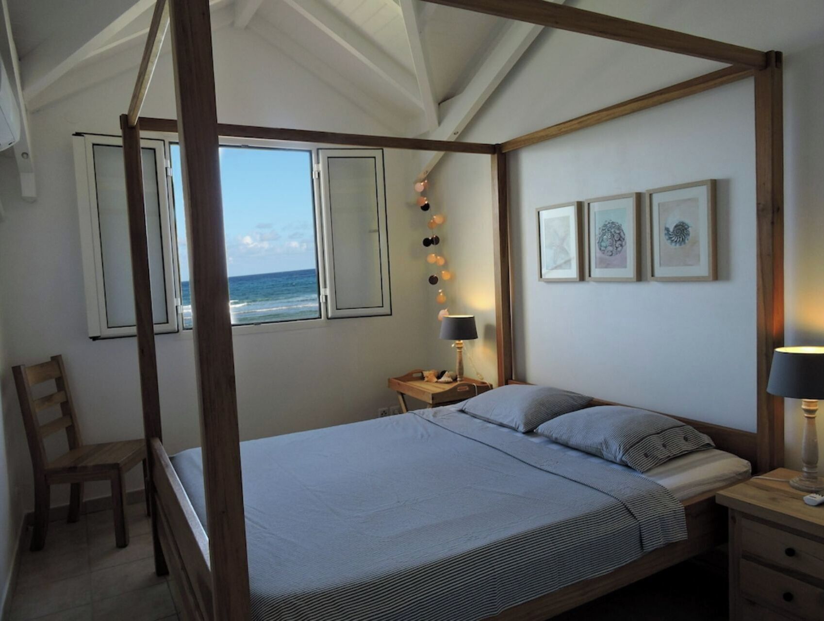 2 chambres, coffres-forts dans les chambres, bureau