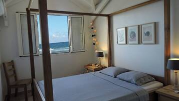 2 chambres, coffres-forts dans les chambres, bureau