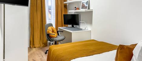 1 bedroom, iron/ironing board, free WiFi