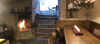 Historic large vacation home in the old town, many bathrooms, separate apartments