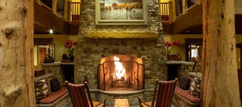 Ski-in Ski-out Luxurious 3 Bed 3 Bth + Free Ski Passes @ Teton Club