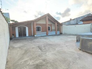 Property grounds - House with Pool in Itanhaém – Family and Pets (Itanhaém)