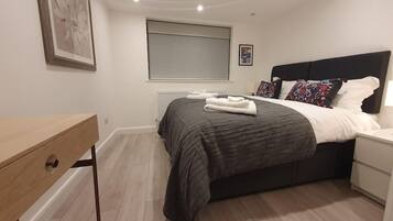 2 makuuhuonetta, silitysrauta/-lauta, Wi-Fi, vuodevaatteet