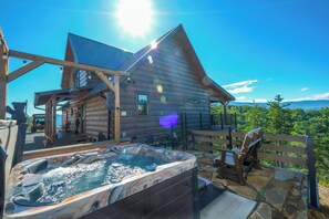 Outdoor spa tub - Cabin on the Rocks...Sit Back and take a Sip! (Sevierville)