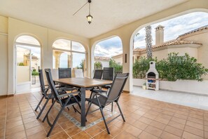 Outdoor dining - Villa "Las Ramblas" with Mountain View, Private Pool & Wi-Fi (Orihuela)