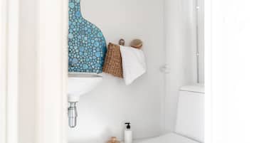 Studio | Bathroom