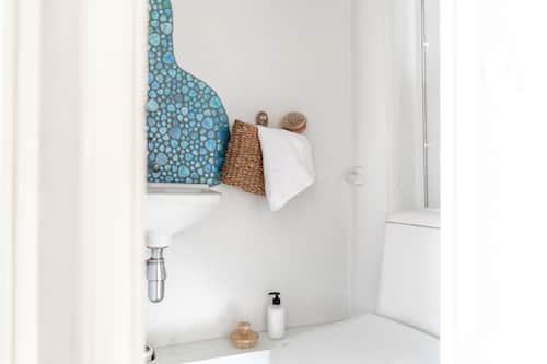 Studio | Bathroom